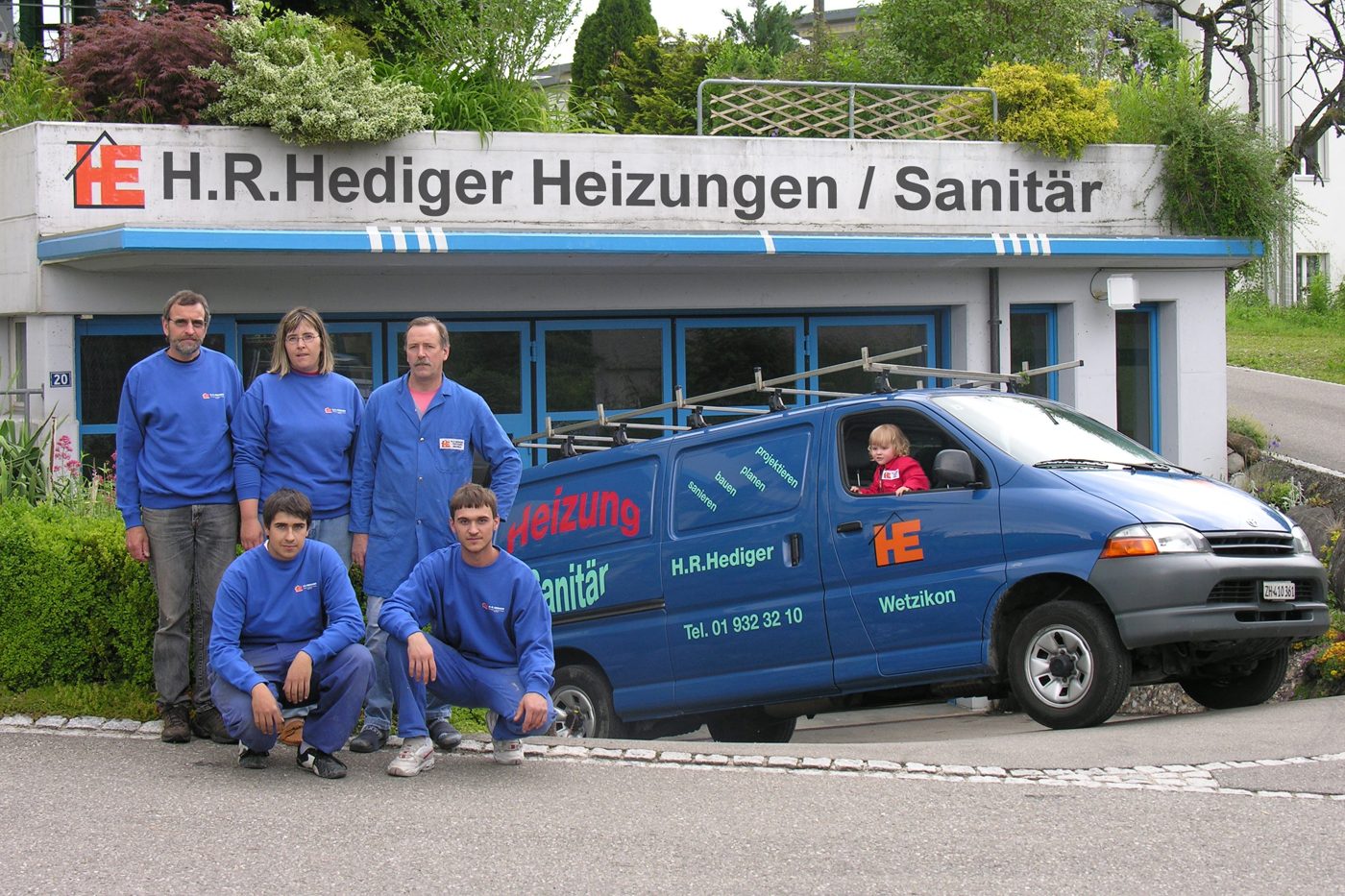 Gruppenbild der Firma H.R. HEDIGER Heizungen + Sanitär, Wetzikon aus dem Jahr 2005